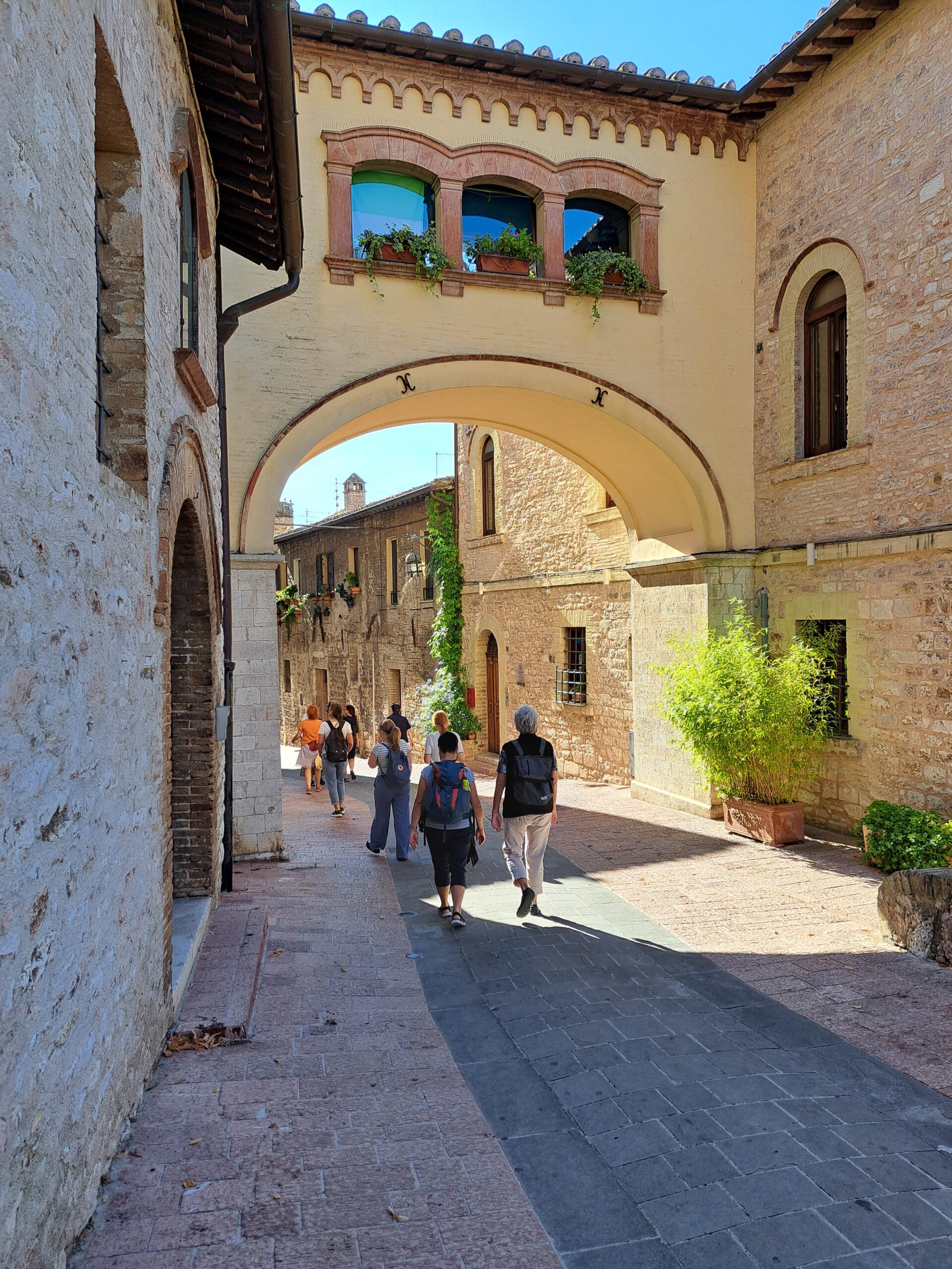 20250915_100219 Torbogen in Assisi