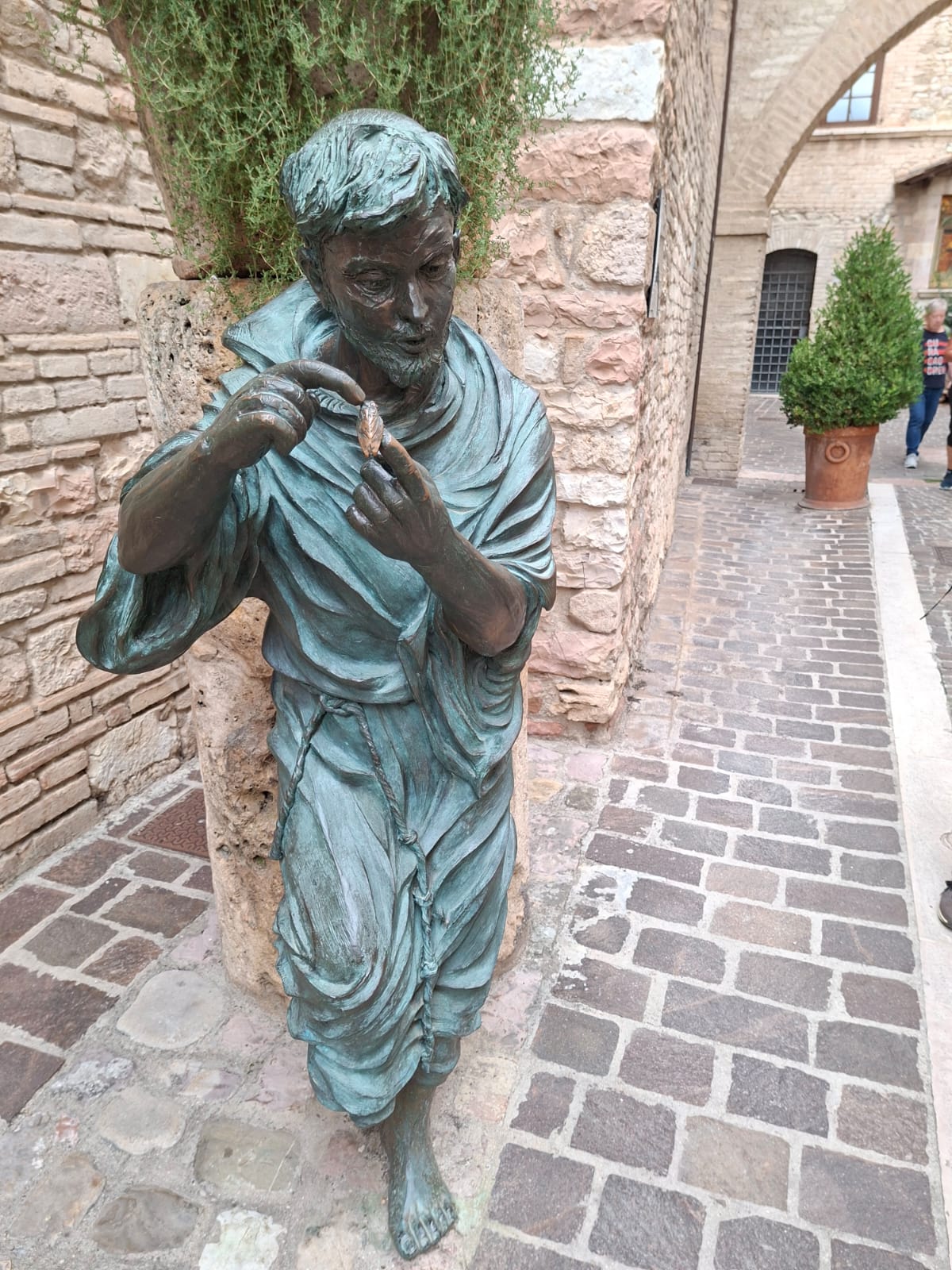 IMG-20250916-WA0010 Franziskus mit Zikade, Statue