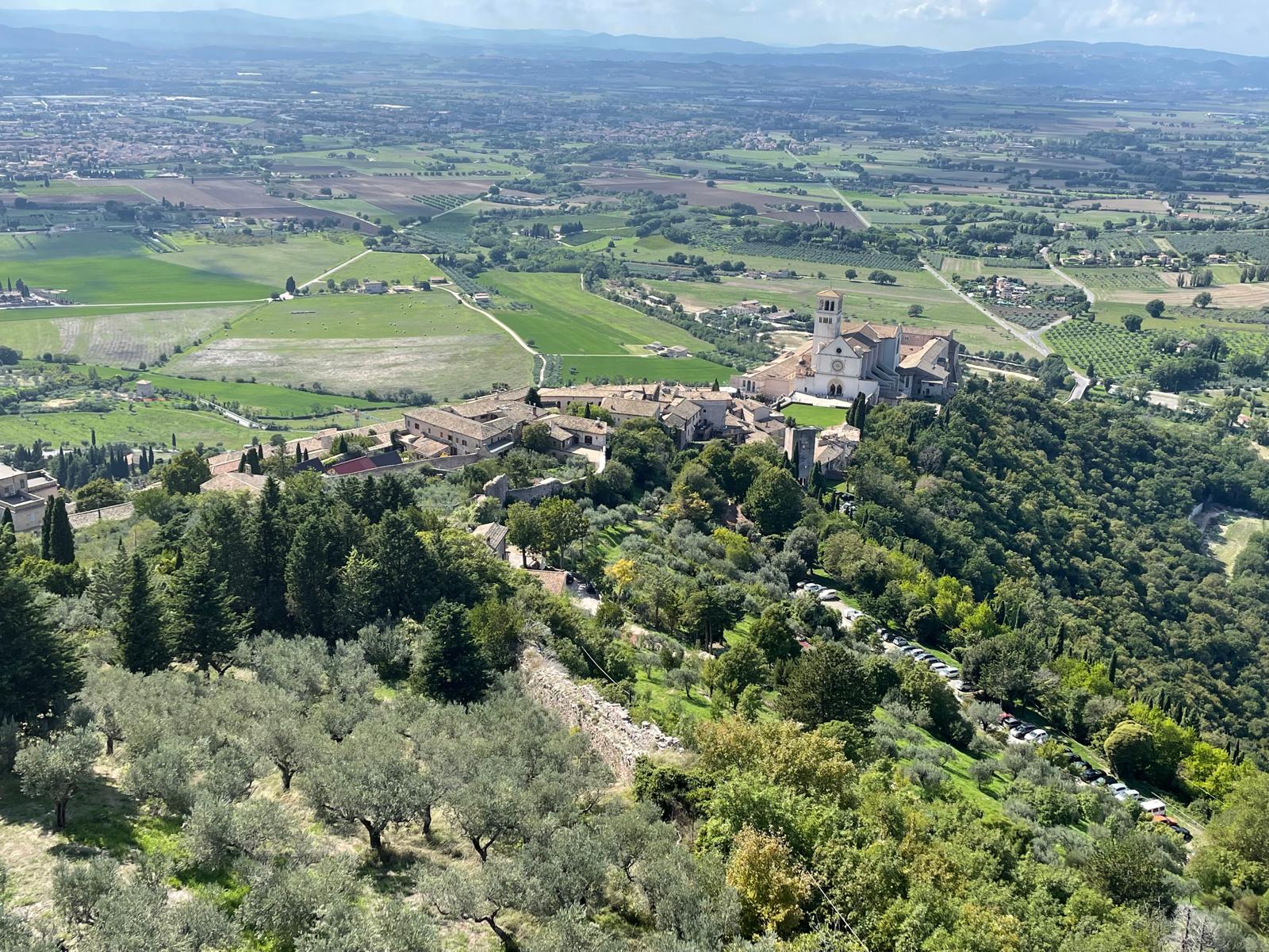 IMG-20250916-WA0045 Blick von der Rocca in Assisi ins Tal
