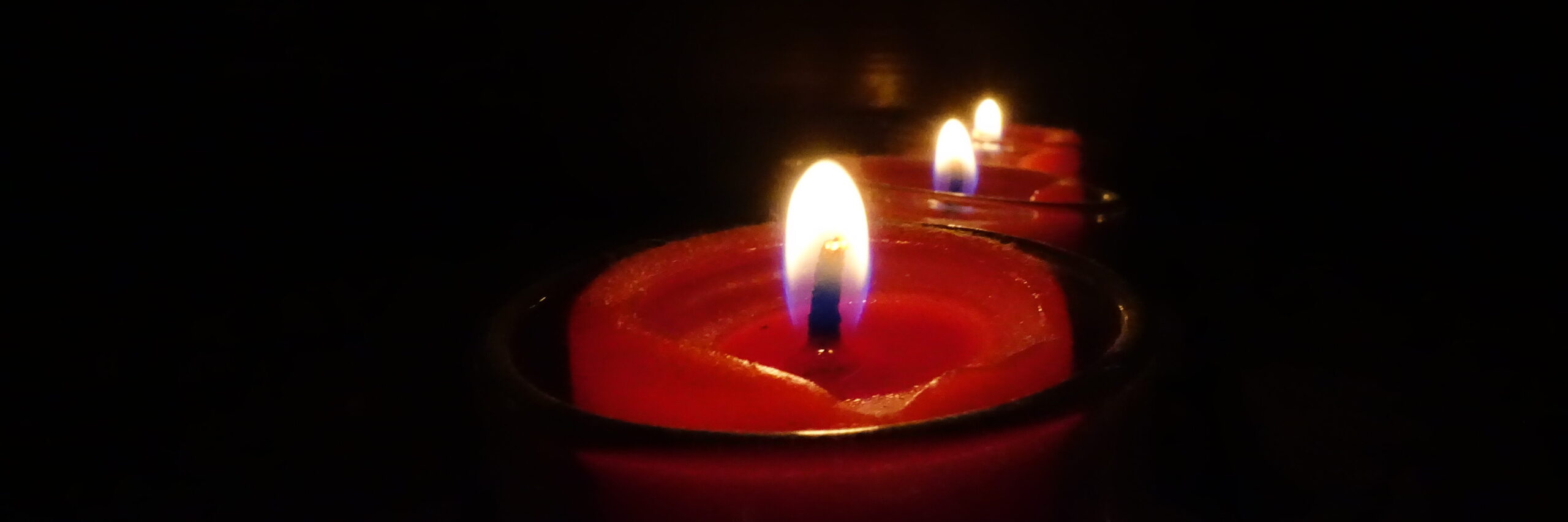 DSC00714 Kerzen im Dunkeln