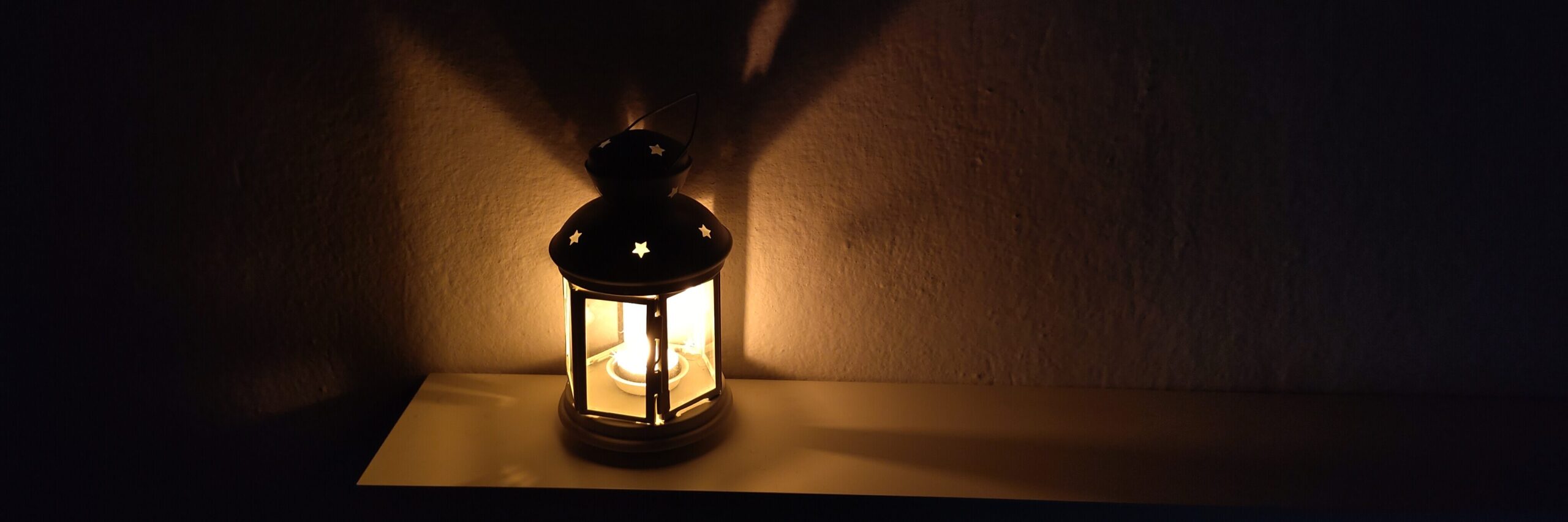 IMG_20241215_185552 Laterne im Dunkeln