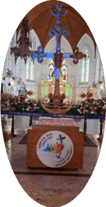 Kirche in Indien mit dem Emblem des heiligen JAhres 2025